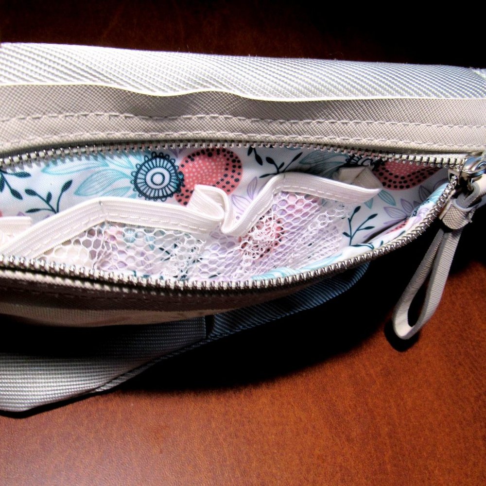 Doterra Crossbody Purse Bag Essential Oils Storage Silver And Floral - Picture 4 of 9
